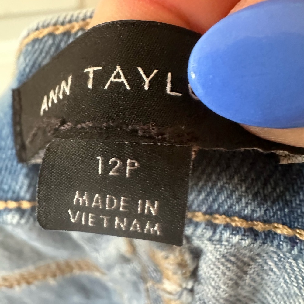Ann Taylor Wide Leg Jeans with patch pockets size 10P. - Picture 14 of 14
